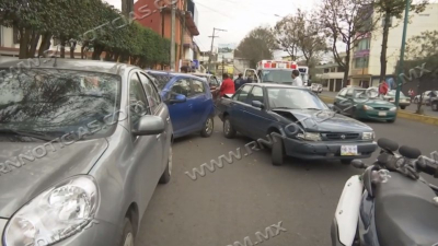 Incrementan un  70 por ciento los accidentes de auto por ir en el tel&eacute;fono