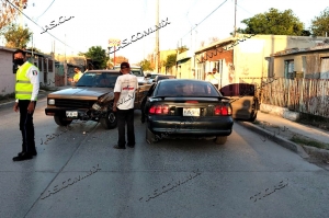 Encandila el sol a joven y causa choque en Nuevo Laredo