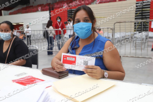 SEGUIR&Aacute; ENTREGA DE TARJETA PARA BECAS