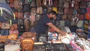 VIDEO Comerciantes y artesanos Oaxaqueños continúan ofertando productos