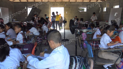 M&aacute;s de 80 ni&ntilde;os estudian en condiciones precarias ante las altas temperaturas