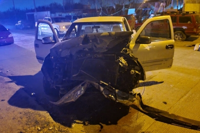 Choca ebrio tres vehículos estacionados en Nuevo Laredo