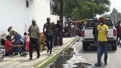 VIDOE Haitianos no desistir&aacute;n de cruzar a Estados Unidos; Estar&aacute;n en M&eacute;xico el tiempo necesario