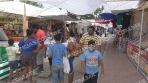 Comerciantes y artesanos Oaxaqueños continúan ofertando productos