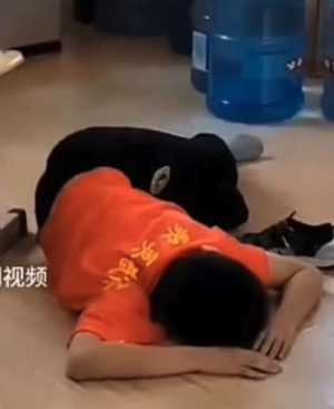 Muere Ni&ntilde;o en primera clase tras ser golpeado por su instructor de artes marciales