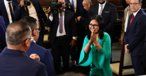 Delcy Rodr&iacute;guez habr&iacute;a pactado con EU Unidos antes de la captura de Maduro, revela The Guardian