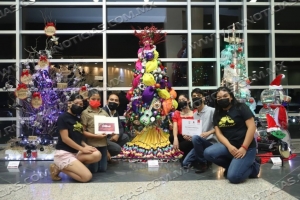 VIVEN LA NAVIDAD EN EL CENTRO CULTURAL CON CONCURSO DE PINOS NAVIDE&Ntilde;OS