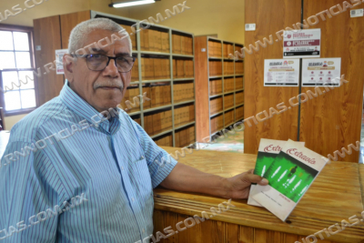 ESCRITOR NEOLAREDENSE DONA AL MUNICIPIO SU M&Aacute;S RECIENTE OBRA DE POEMAS