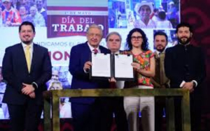 AMLO firma decreto que crea el Fondo de Pensiones para el Bienestar
