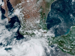 Máxima Alerta en México por &#039;Enrique&#039;; el domingo se convertirá en huracán categoría dos