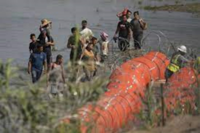 Migrantes cruzan el Río Bravo; son detenidos al llegar a Estados Unidos