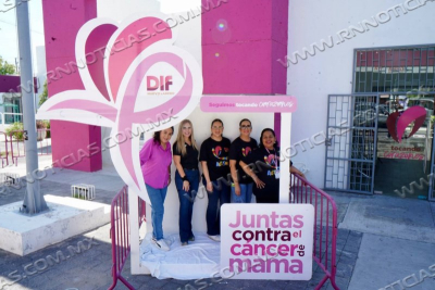 DIF NUEVO LAREDO INSTALA CABINA FOTOGR&Aacute;FICA Y LAZOS MONUMENTALES EN EL MES DE LA LUCHA CONTRA EL C&Aacute;NCER DE MAMA