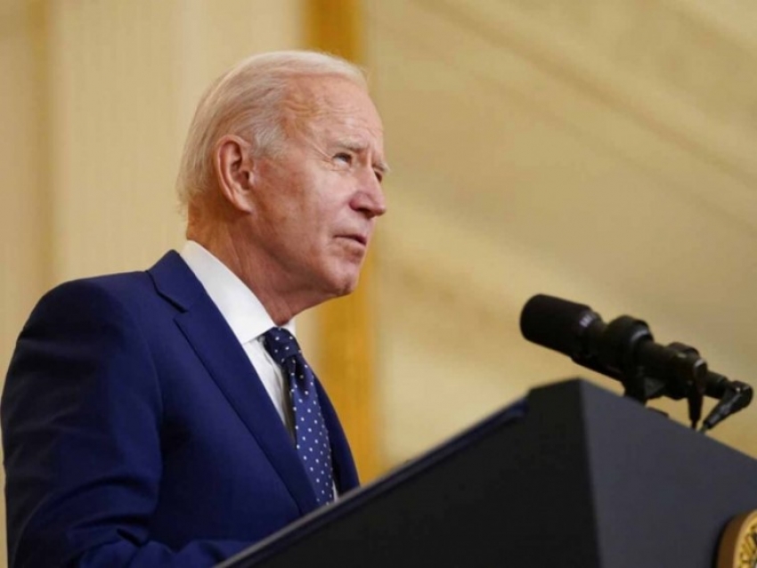 Biden abandona promesa de aumentar admisiones de refugiados en EU