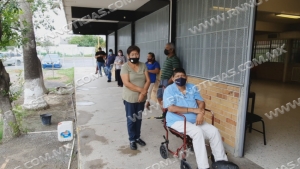 Salen a votar ciudadanos; apertura de casillas fue tardada