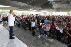 Ad&aacute;n Augusto L&oacute;pez pide a migrantes mexicanos votar en contra de iniciativa de De Santis