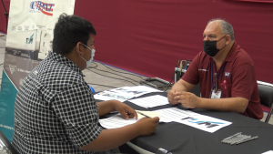 VIDEO Oferta más de mil 500 vacantes en primera Feria de empleo