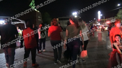 Disfrazados llenan calles de Nuevo Laredo por noche de Halloween
