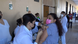 VIDEO Inician campaña de refuerzo anticovid para los de 40 años y más