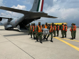 Llegan a México los restos de mexicanos que perdieron la vida en un trailer en Texas