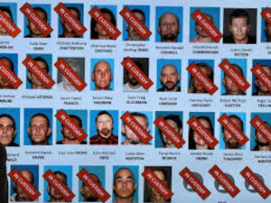 Cae pandilla de supremacistas blancos en California; ten&iacute;an arsenal y drogas