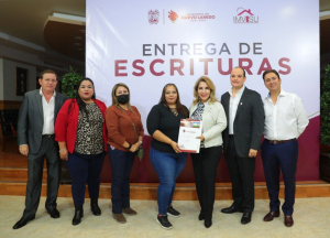 VIDEO Brinda Imvisu certeza a familias con entrega de escrituras; trabajan por más proyectos de vivienda
