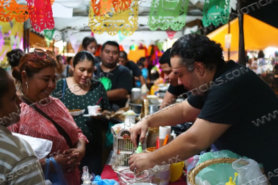 ACUDEN FAMILIAS A BAZAR UNE EN LA &ldquo;PANCHO VILLA&rdquo;