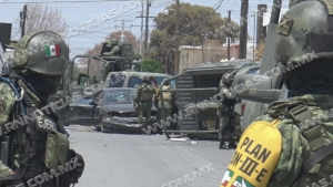 Chocan militares causando volcadura y lesiones a terceros