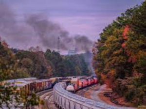 Tren con combustible se descarrila y provoca incendio en Atlanta