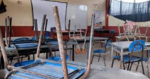 Escasean alumnos; cierran 10 escuelas