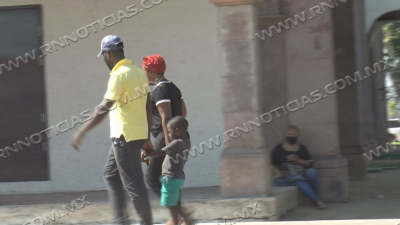 Sufren migrantes por ola de calor de m&aacute;s de 43 grado en Nuevo Laredo