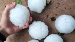 Muere beb&eacute; tras ser golpeada por un granizo gigante en Espa&ntilde;a