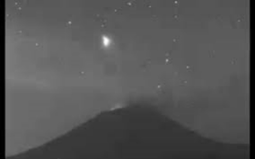 Captan extraña luz cerca del cráter del Popocatépetl; ¿Qué esta pasando?