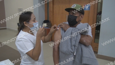 Inicia refuerzo anticovid para personas de la tercera edad