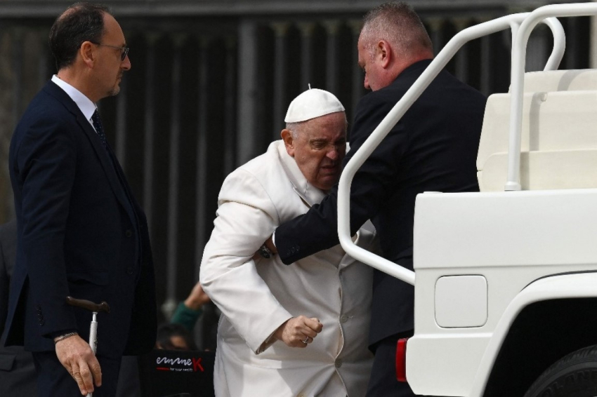 Hospitalizan al Papa Francisco por una infecci&oacute;n respiratoria