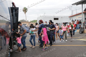 SE VACUNAN NEOLAREDENSES EN JORNADA DE VACUNACI&Oacute;N TRANSFRONTERIZA