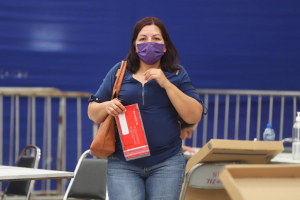 CONTIN&Uacute;A ENTREGA DE BECAS EN EL POLIFORUM