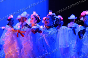 FAMILIAS DISFRUTAN DE ESPECT&Aacute;CULO FOLCL&Oacute;RICO EN EL CENTRO CULTURAL