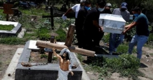 México registra 498,164 muertes más de las esperadas durante la pandemia