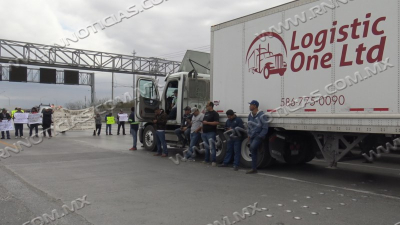 Bloquean integrantes del FERRO por tres horas Puente del comercio Mundial en Nuevo Laredo