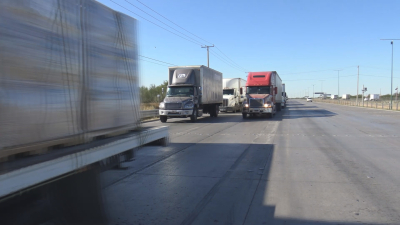 VIDOE Ca&iacute;da del sistema en puente 3 del comercio mundial de Nuevo Laredo genera p&eacute;rdidas millonarias