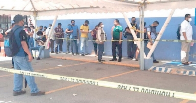 Llegan con s&iacute;ntomas a aplicarse la vacuna