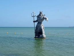 Promueven amparo para retirar estatua de Poseid&oacute;n en Yucat&aacute;n