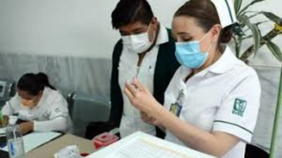 Lanzan convocatoria para médicos y enfermeras