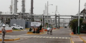 Afecta agua salada a la Refinería Francisco I Madero