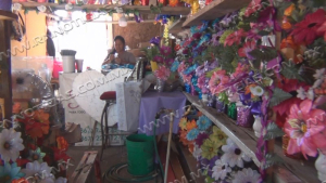 Comerciantes de flores se preparan para ventas del D&iacute;a de muertos