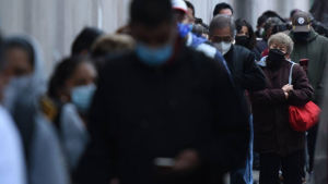 Eval&uacute;an eliminar el uso del cubrebocas en la CDMX