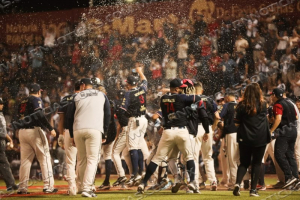 CELEBRA GOBIERNO MUNICIPAL LA FUNDACI&Oacute;N DE NUEVO LAREDO CON TRIUNFO DE LOS TECOLOTES
