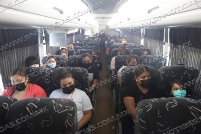 Trasladan desde primaria y cl&iacute;nica UNE a ciudadanos para recibir vacuna
