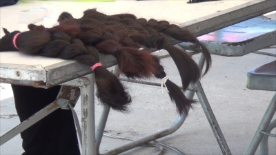 VIDEO Donan cabello para personas con c&aacute;ncer en brigada de salud