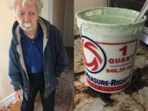 Muri&oacute; abuelito que comi&oacute; pintura pensando que era yogurt